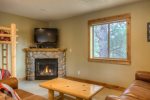 Elkhorn Lodge, Cozy Fireplace in Bonus Room
